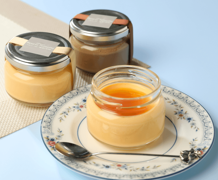 ブールノワゼット 上:ポ・ド・ショコラ/下:カスタードプリン