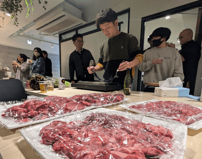 みんなで堪能する肉は格別