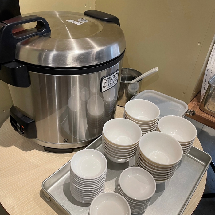 ご飯はセルフでご自由に盛り付け下さい