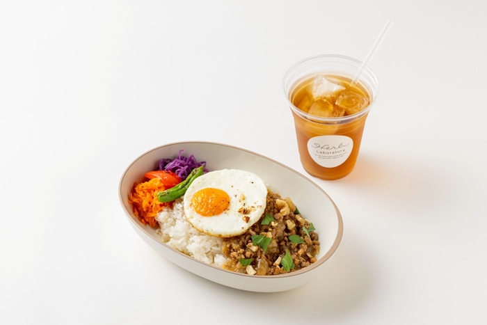 店内用飲食イメージ(皿提供/ガパオライス)(1&#44;000円)