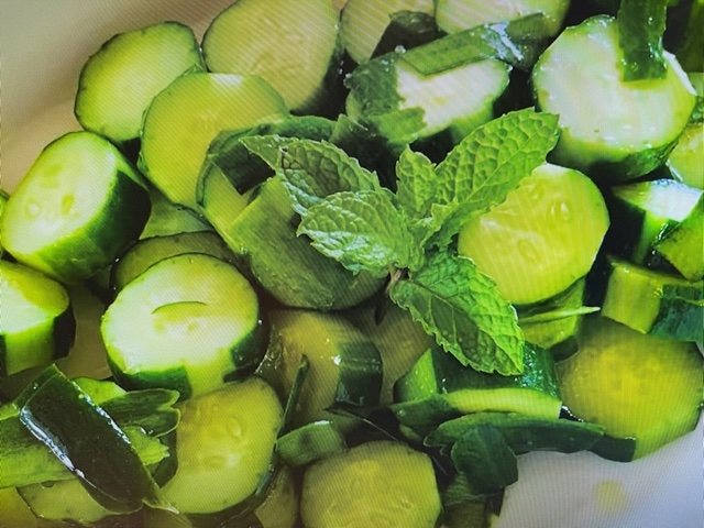 きゅうりとミントのサラダ!切手混ぜるだけ10分で完成!