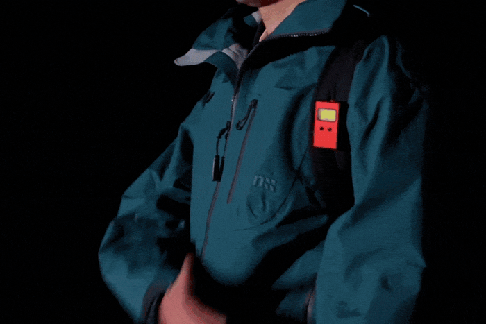 手をかざすだけで、瞬時に点灯・消灯