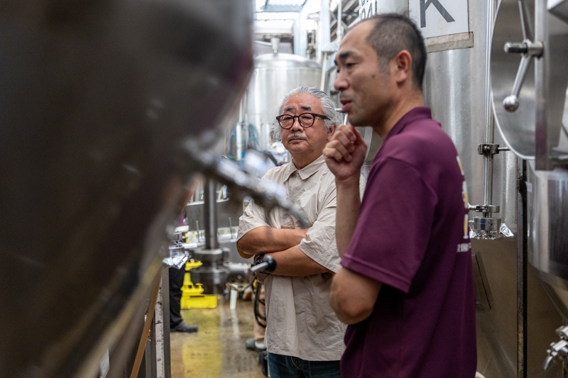 制作したビールの途中で試飲・打合せ1