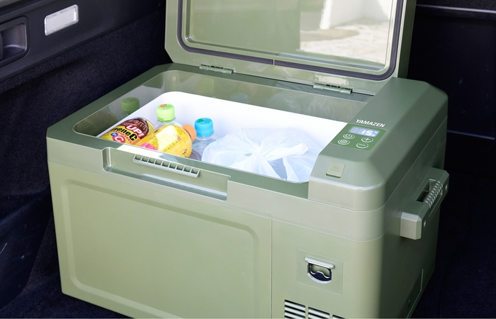 コンプレッサー式でしっかり冷える。食材等に合わせて-18~10度まで設定可能