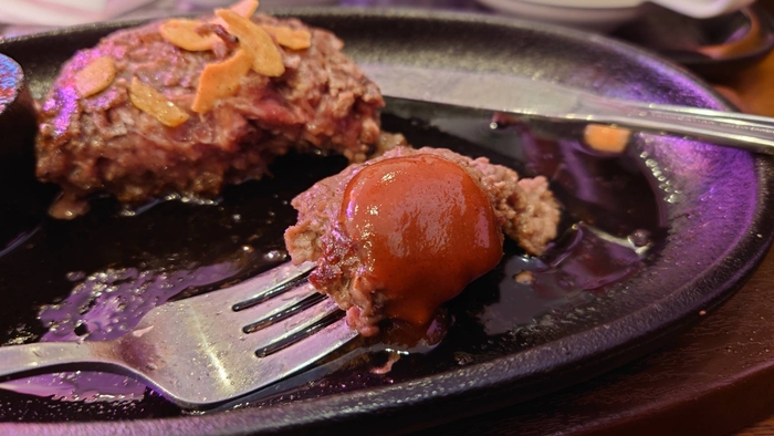 №1ソースonレアハンバーグ