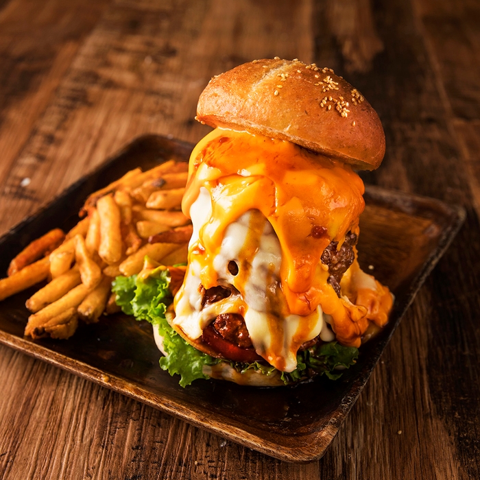 WWチーズバーガー 1,590円(税込1,749円)