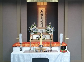 追加料金なし、家族葬とお墓の新サービス 「心泉の一日葬・永代供養墓セット」のご案内