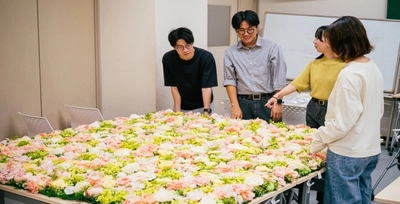 クリスマス前に近大経営学部生が花に親しむイベントを開催　町の花屋さんと連携し、若者への花文化の浸透を目指す