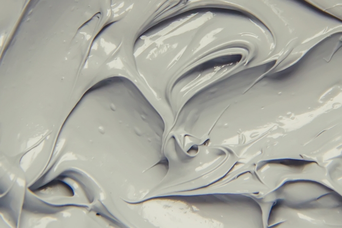 〈こだわりポイント3〉洗浄補助成分「天然泥(ベントナイト)」配合 ※画像はイメージです。