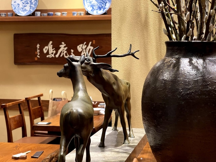 日本橋店の鹿（ブロンズ像）