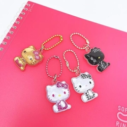 「ハローキティ」の真っ赤なリボンが、大きくなって貯金箱に！お部屋に置いておくだけで、キティちゃんの存在感抜群。