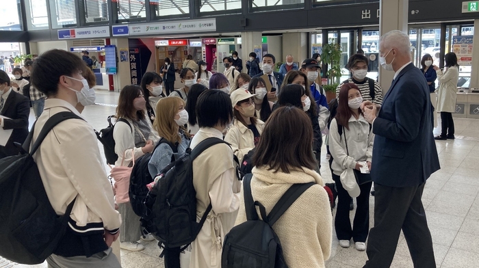 令和4年(2022年)4月留学出発直前のグローバル専攻学生の様子(大阪国際空港にて)