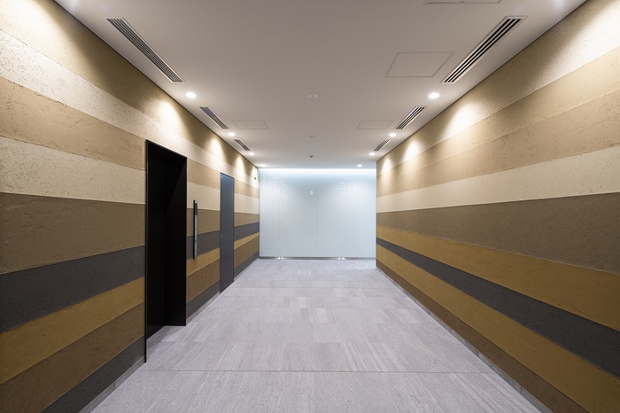 東側エントランス