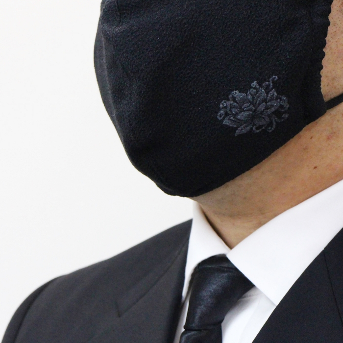 黒/蓮を付けたイメージ(男性)