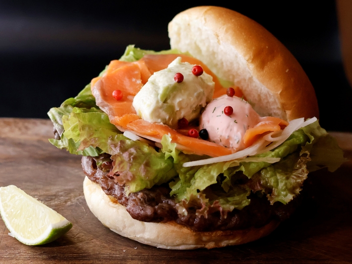 スモークサーモン&アボカドクリーム クラフトバーガー