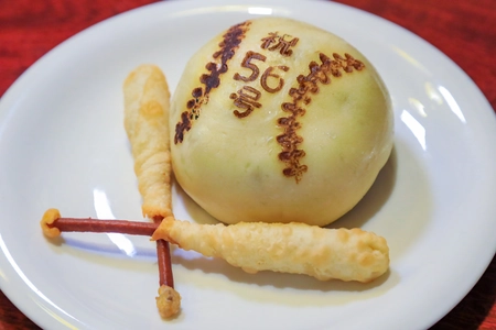 今年の流行語にノミネート“村神様”の56号をオマージュした 新作ジャンボメニューが登場　 年末はこれを食べて、目指せ！ホームラン級の大当たり！ 『年末ジャンボホームラン餃子』