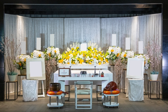 花で彩るお葬式　オリジナル祭壇(1)