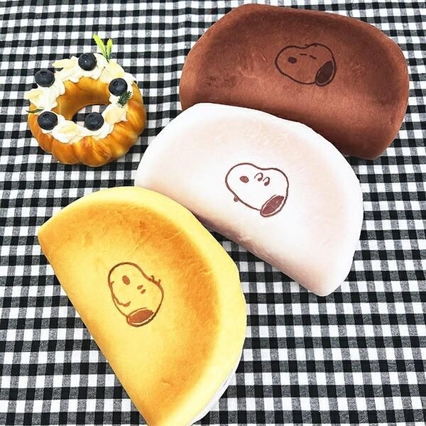 スヌーピーのスイーツがモチーフのポーチ