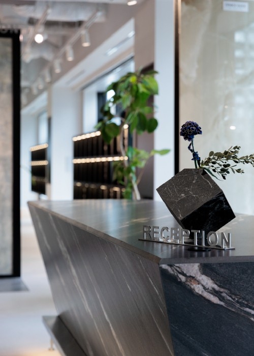 受付カウンター:4D CERAMICS KUROKA 4D