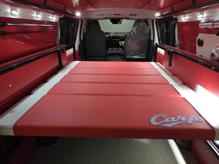 ホビクル・カープ仕様車ベッド中段 長さ:270cm 幅:135cm(座席部120cm) 高さ:45.5cm