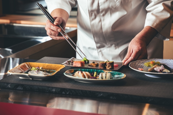 芝四季亭 カウンター厨房