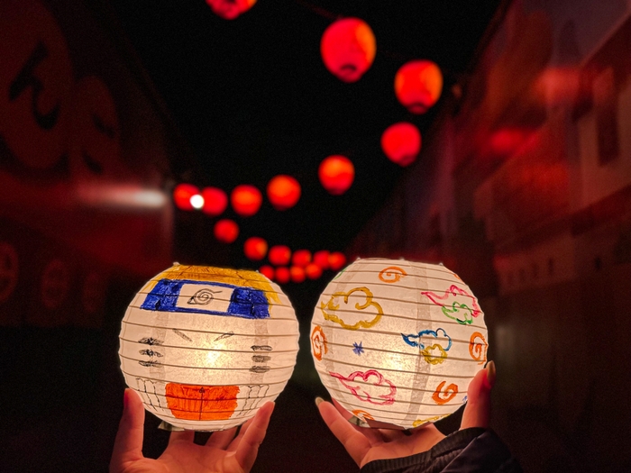 ▲忍里でオリジナルの提灯に明りをつけよう！