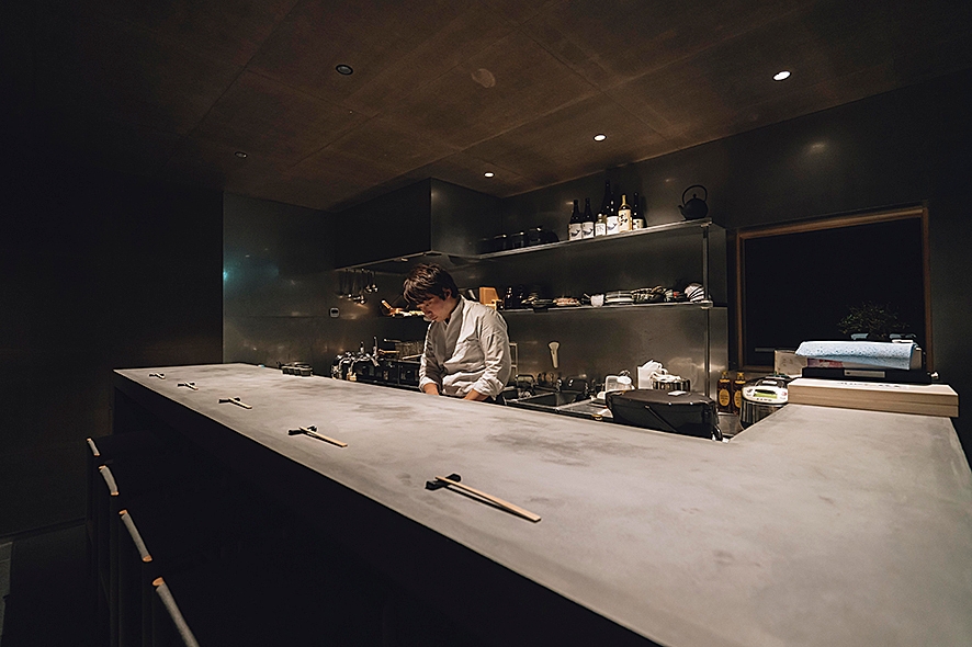 だし処 船場山本 店内