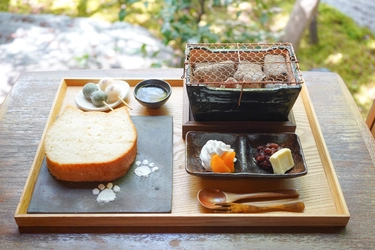 京都の和スイーツ×厳選地酒が愉しめる新商品「京都の地酒3種飲み比べ」を2024年12月22日(日)より期間限定で販売開始 ~eXcafe京都嵐山本店~