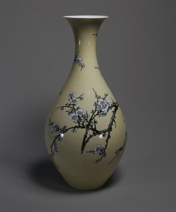 重要文化財 黄釉銹絵梅樹図大瓶 初代宮川香山作 明治25年(1892) 東京国立博物館蔵