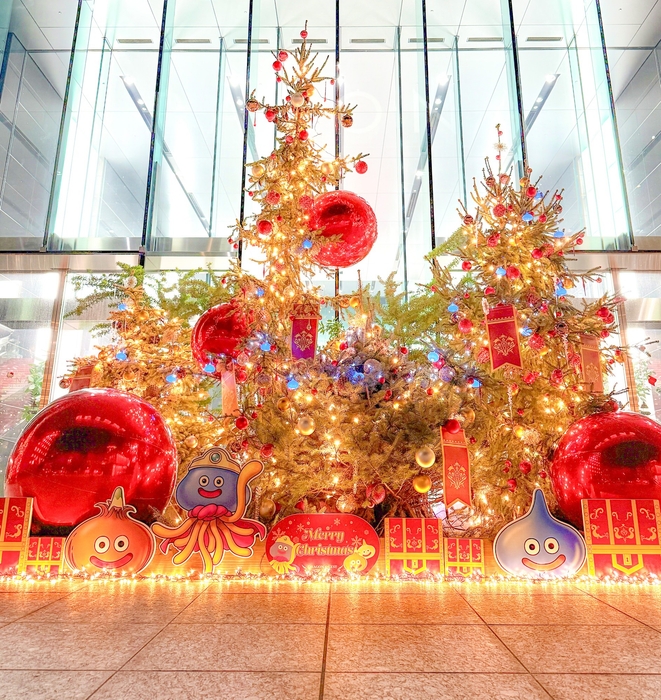 ▲「ドラゴンクエスト アイランド」 　  オリジナルクリスマスツリー 　（※写真は2024年開催時のものです）