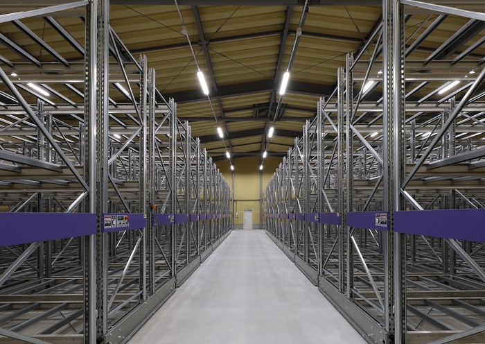 第3物流倉庫 移動ラック