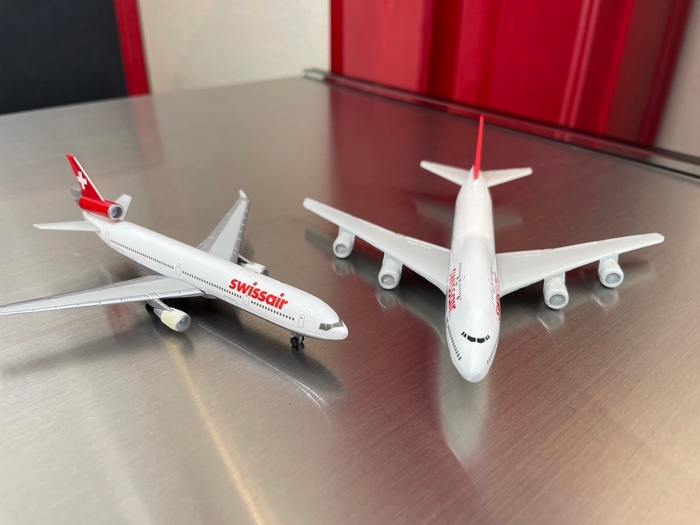 店内にはスイス航空も!