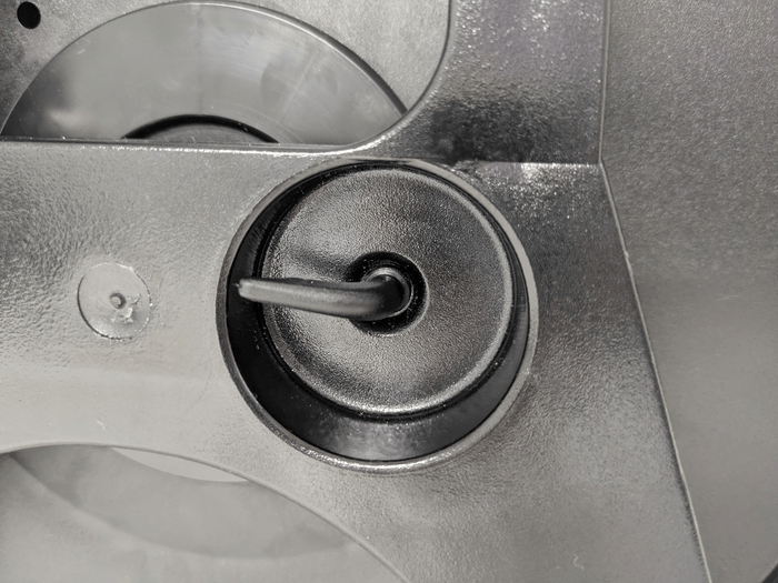 イージーロバストケーブル背面の回転防止ストッパー