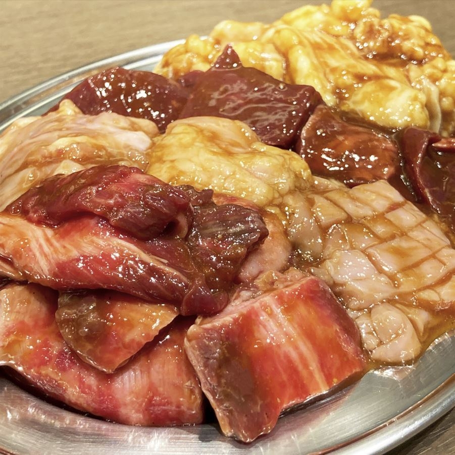 「メガホルモン1kg」が4,279円!