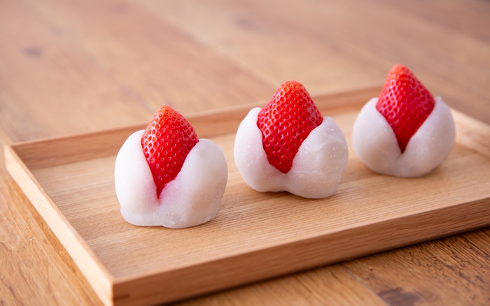 和菓子の定番「季節のフルーツ大福~いちご~」