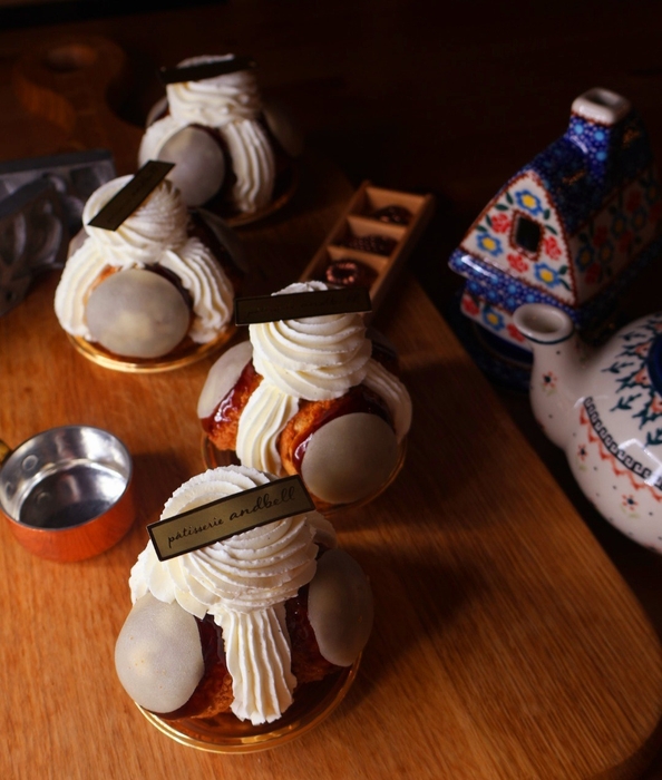 「パティスリーアンドベル」「サントノレ・バニーユ」プティガトー 620円