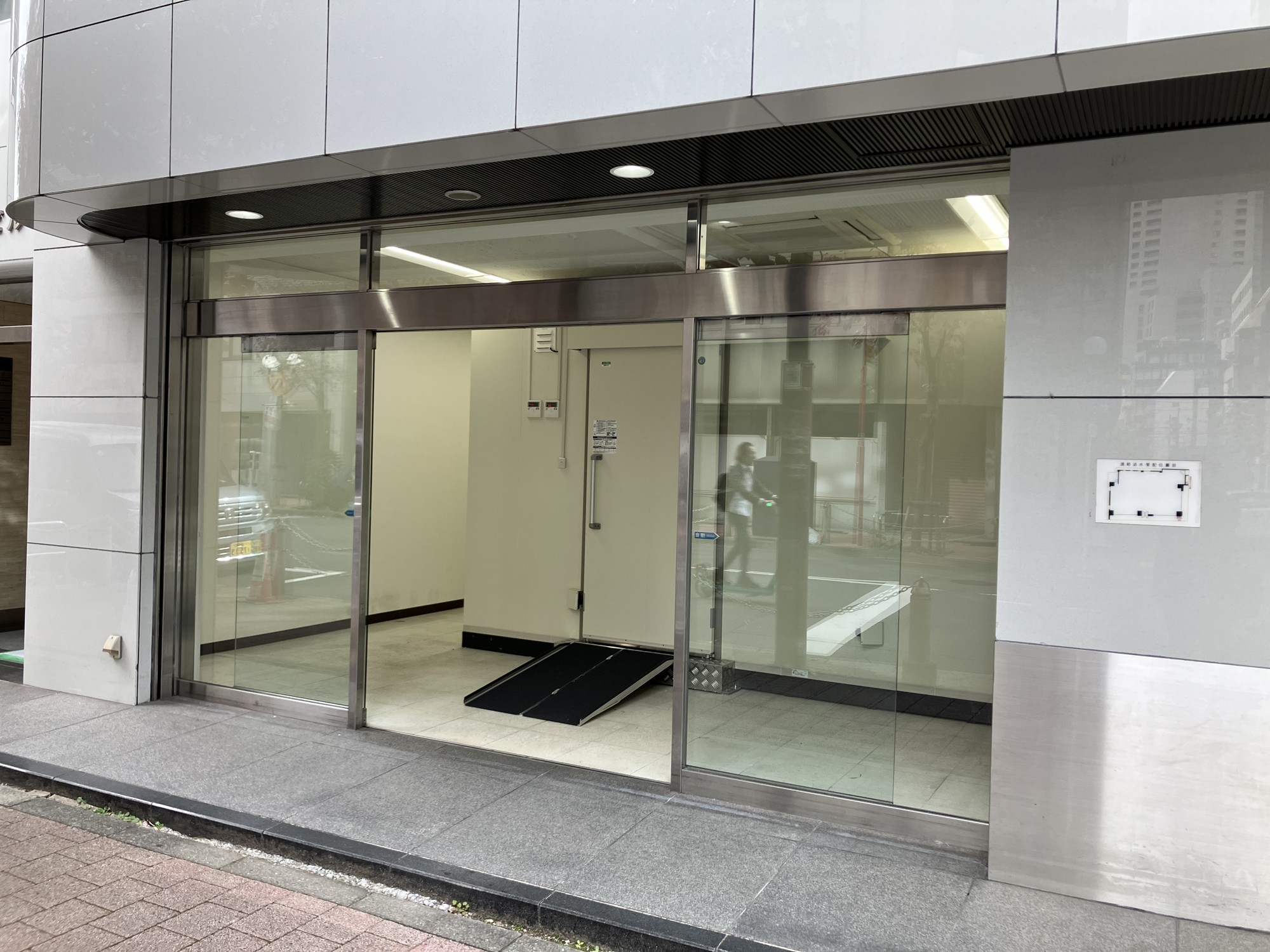 新橋サテライト 正面入口