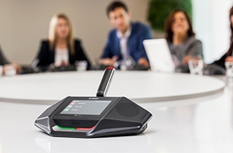 ご存知ですか?BOSCH会議システム「DICENTISディスカッション」は、ワイヤレスとワイヤードが選べます!