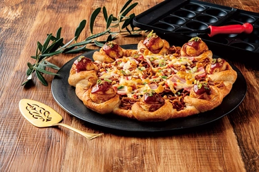 エッジにタコヤキ！？ボリューム満点の大満足ピザ 「タコヤキヤキソバピザ」を発売