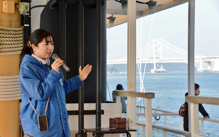 鳴門海峡の遊覧船で唯一!船上ガイドが全便常駐