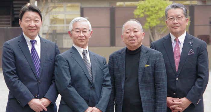 開発主要メンバー/当社の中山と元株式会社ツムラの3名