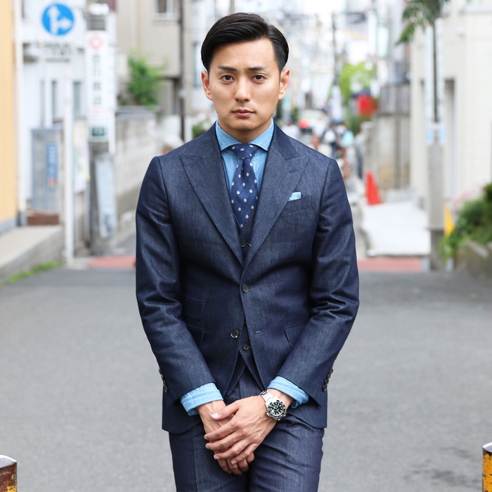 SILK シルク40%を含む高級感あふれるデニムスーツ。結婚式に