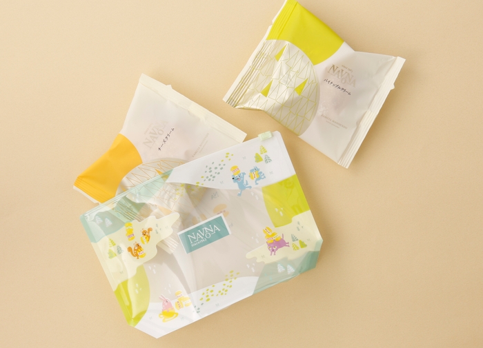 ナボナが2個入ったオリジナルデザインのクリアポーチ