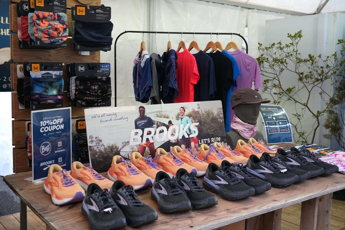 BUFF×BROOKS　ランニングベース