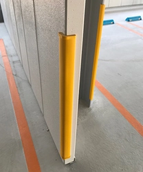 【納入事例レポート】あ、ここにも杉田エース！Vol.227近年飛躍を続ける某パチンコチェーングルーブの堺市店のオープンに向けて、5フロアに渡る駐車場に、柱の出隅部分やH鋼エッジに設置する衝突安全保護材を納入。人や自動車が接触しても、ケガや傷を軽減するためのものです。