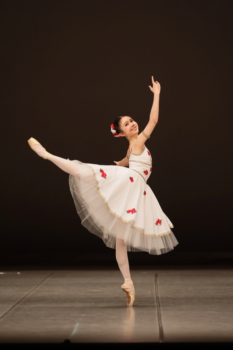 めるもバレエ講師 中平 羽南