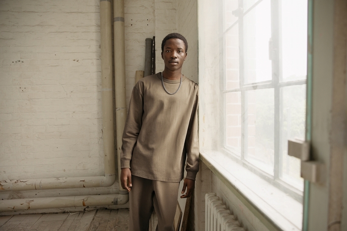 ロングスリーブTシャツ￥1,799スウェットジョガーパンツ￥3,999 