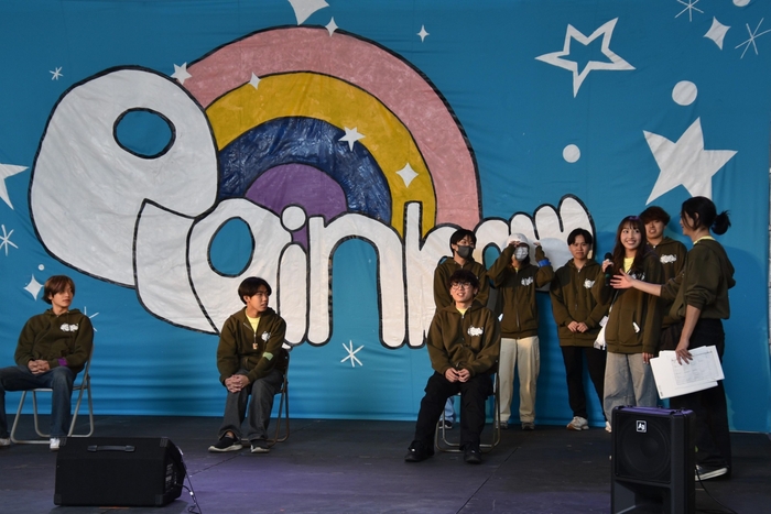 東館下のステージ