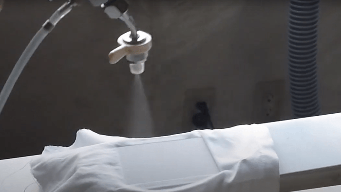 生地のシミ抜きの様子