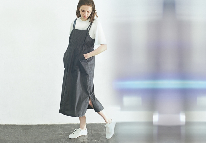 サロペットスカート 27,500円(税込) カラー:チャコール、カーキ、サックス